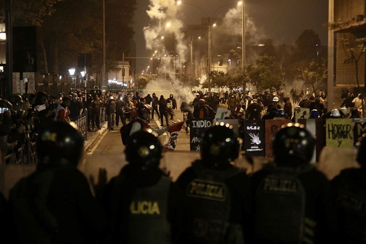 Peru decreta estado de emergência em Lima por 30 dias