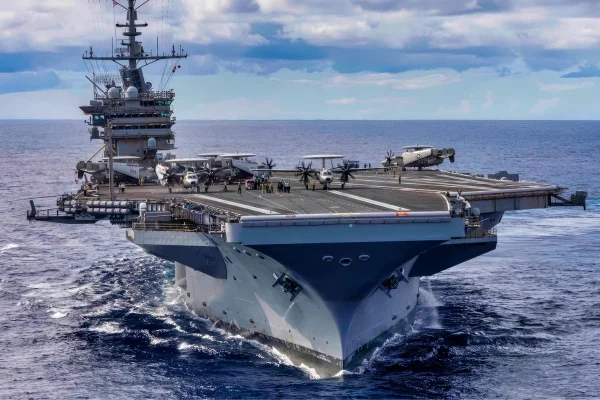 Aeronaves dos EUA caem em mar da China; tripulantes são resgatados