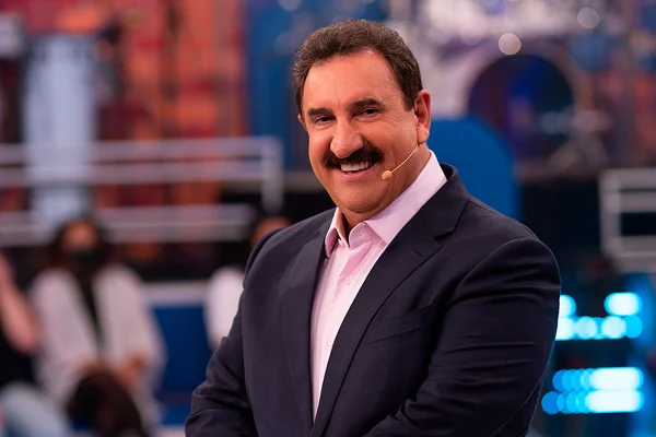 Ratinho anuncia residência permanente no Paraguai após briga política