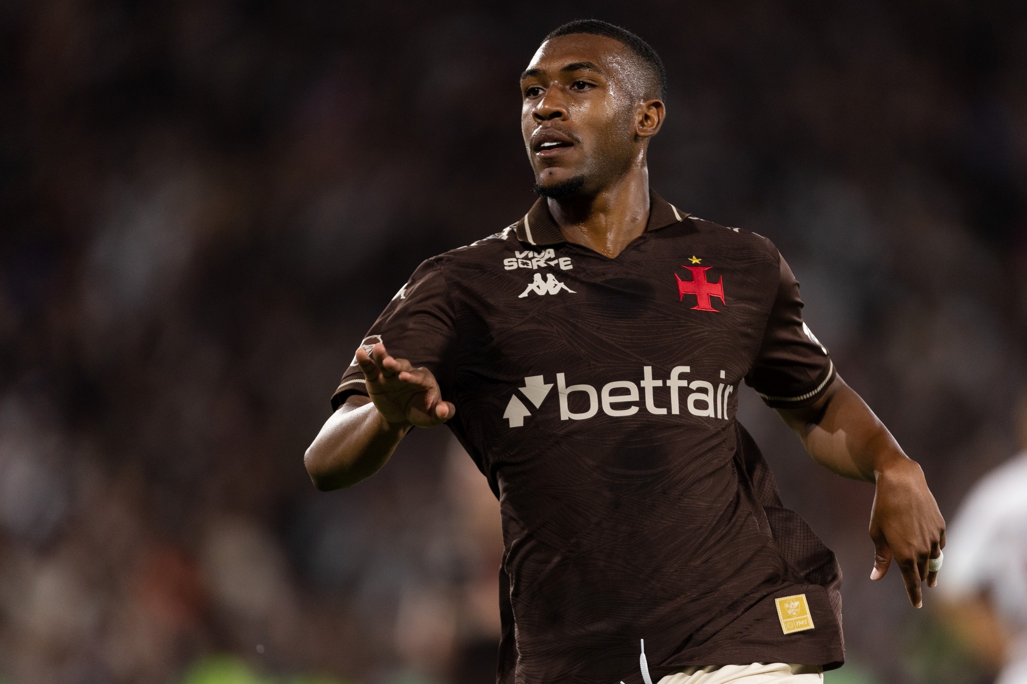 Com sete vitórias em 11 jogos, Vasco é líder do returno do Brasileirão