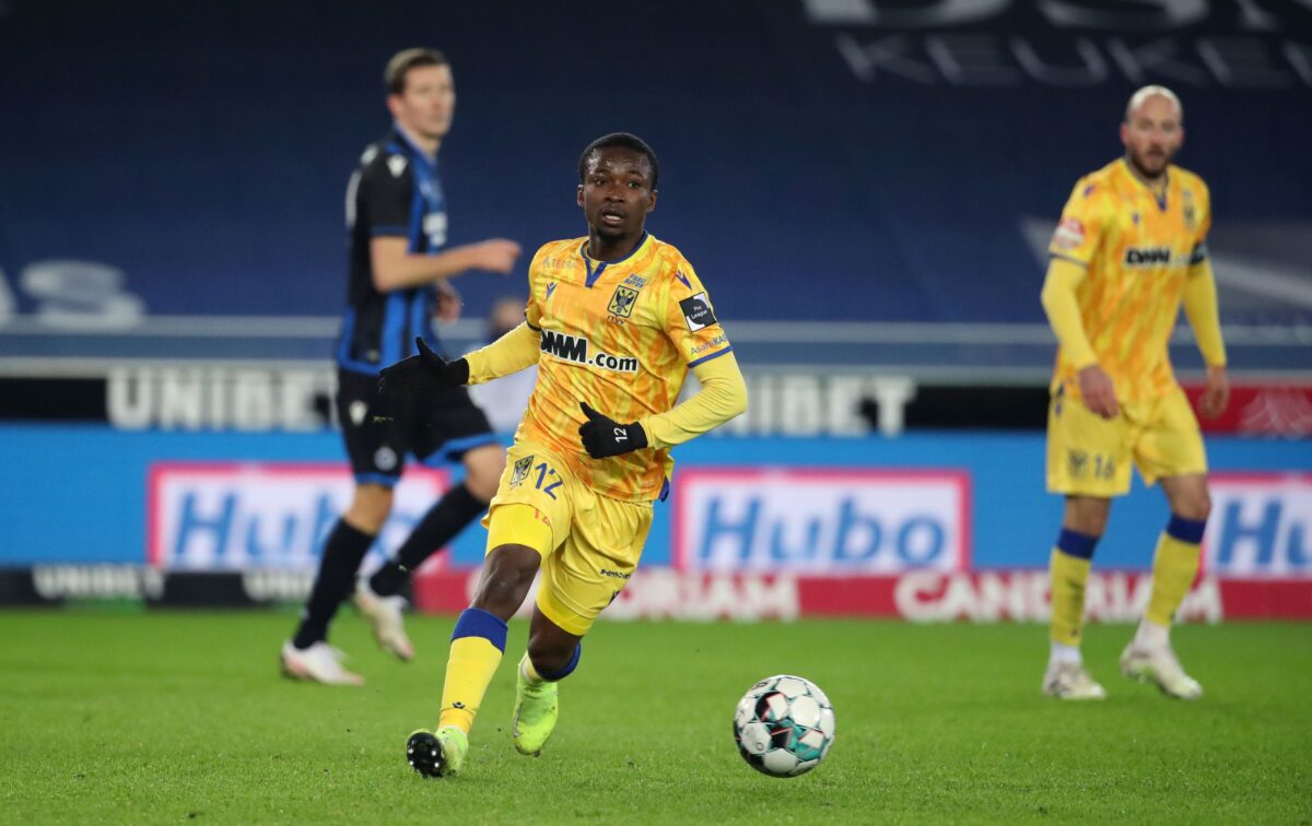 Vídeo: jogador quebra pescoço após choque e corre risco de paraplegia