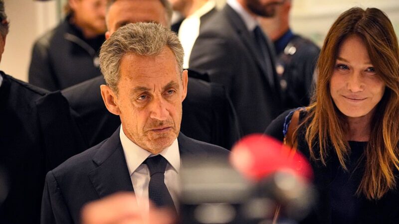 detentos ameaçam ex-presidente Sarkozy dentro da prisão