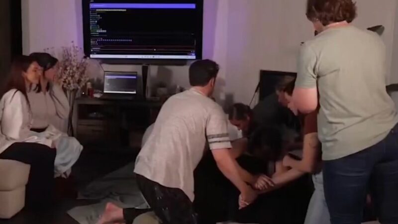 Streamer polemiza ao transmitir parto ao vivo para 700 mil pessoas