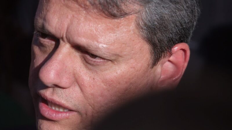 Tarcísio rebate acusação de boicote e diz que foca em SP