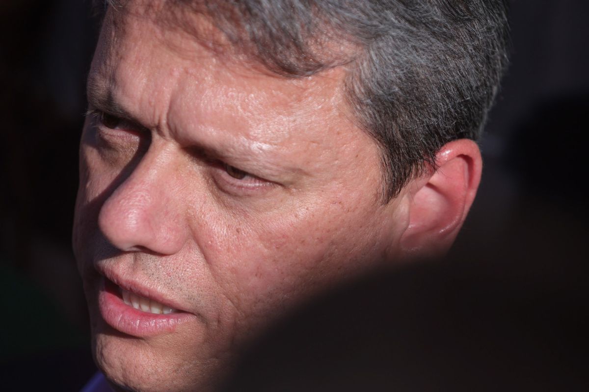 Tarcísio rebate acusação de boicote e diz que foca em SP