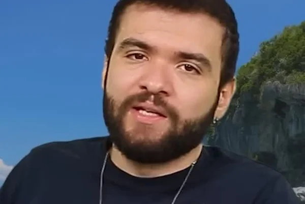 Quem é o humorista banido dos EUA após piada sobre Charlie Kirk