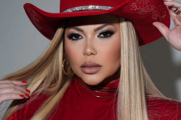 Vanessa Rios recebe homenagens das bandas em que foi vocalista