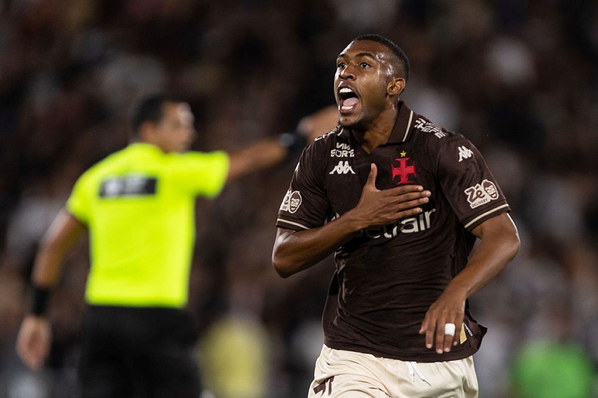 Vasco vence clássico com o Fluminense e sobe na tabela do Brasileiro