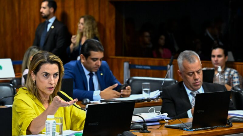 senadora exibe vídeo de Bolsonaro e Moro 3 vezes