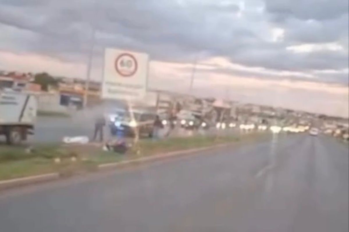 Motociclista em alta velocidade morre após bater em poste na BR-070