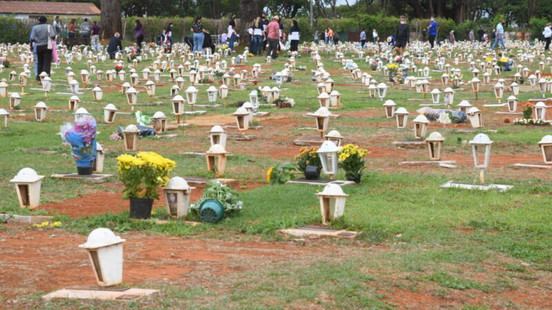 Mais de 600 mil pessoas devem visitar os cemitérios do DF no Dia de Finados