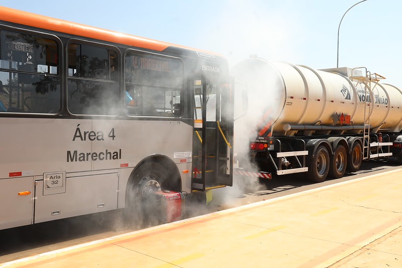 Forças de segurança realizam simulado de emergência com materiais inflamáveis no SIA