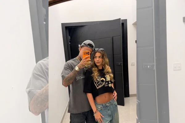 MC Cabelinho se declara à namorada e joga indireta sobre casamento