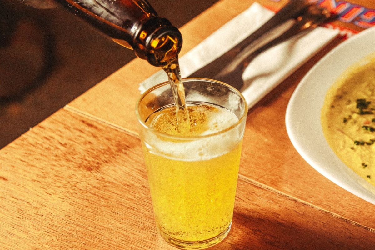 23,3% dos brasileiros admitem comprar bebidas alcoólicas mais baratas