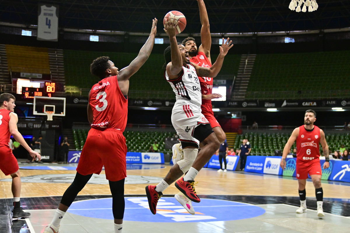 Flamengo vence Unión Santa Fé e avança à final
