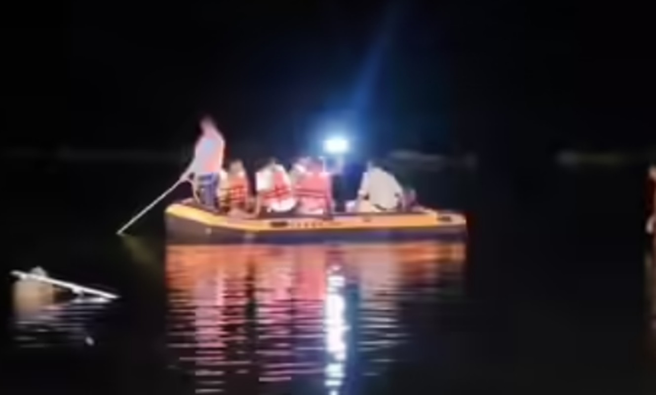 Jovens morrem após veículo tombar durante ritual religioso na Índia