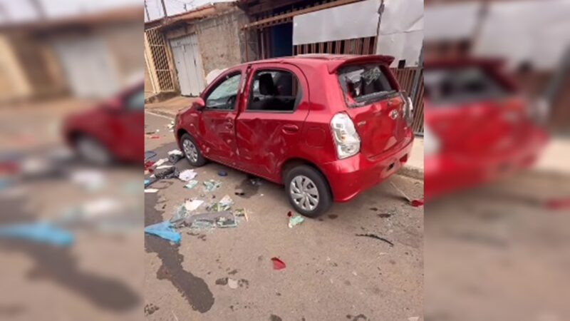 adolescentes destroem carro de voluntária de abrigo no DF