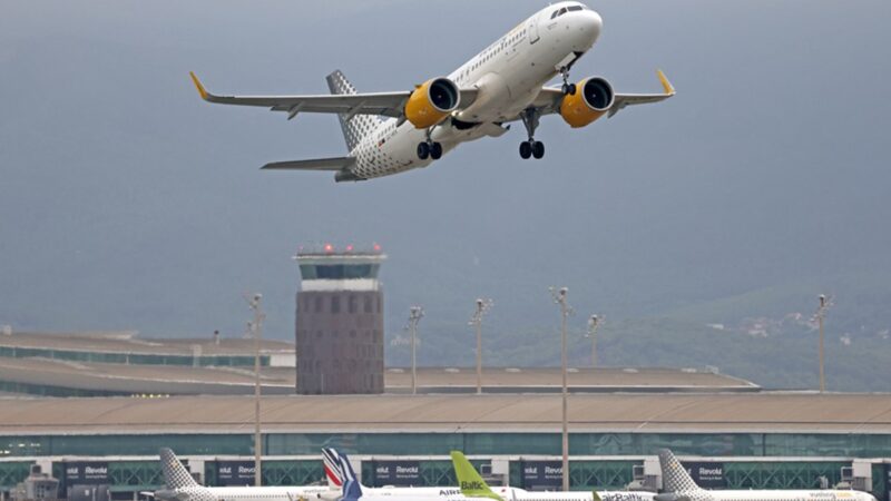 Airbus A320 supera Boeing 737 e é o avião mais vendido da história