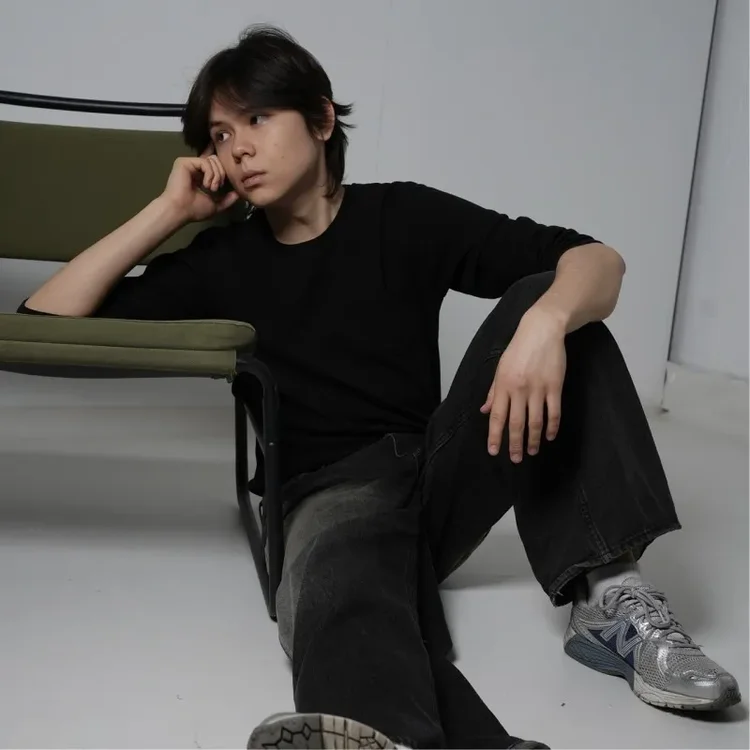 O jovem de 18 anos que abandonou a escola e fundou IA de US$ 6,2 milhões