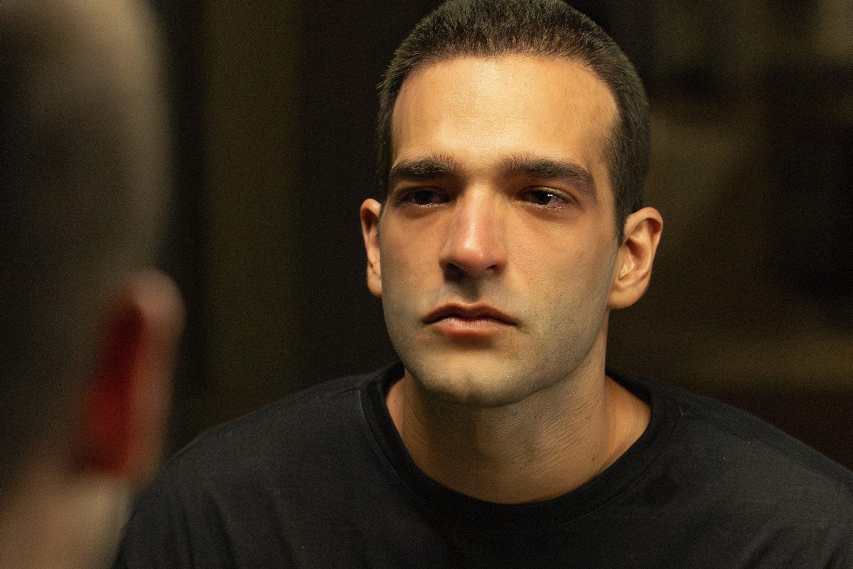 Humberto Carrão beijou atriz de Vale Tudo em festa