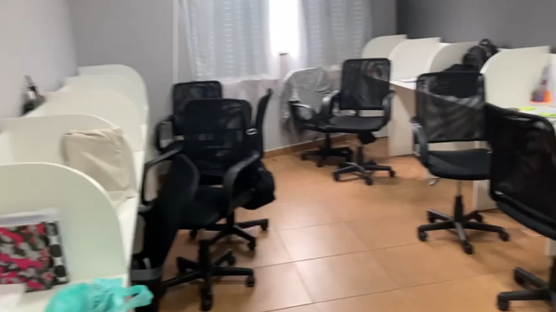 Pastor lucrou R$ 3 milhões com orações geradas por IA no disque-benção