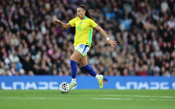 Com uma a menos, Seleção Brasileira vence Inglaterra em jogo amistoso