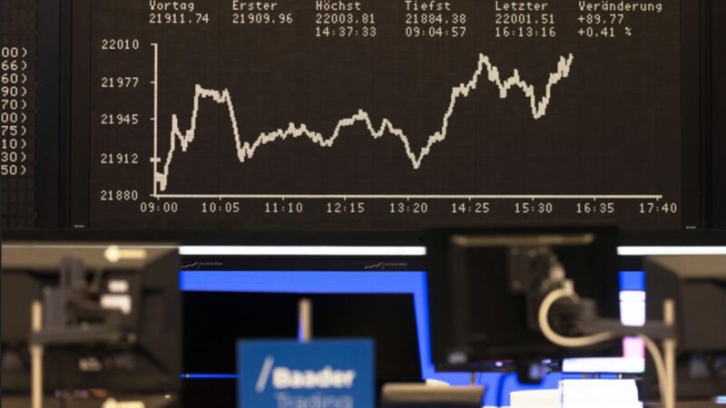 Bolsas da Europa fecham sem direção única com EUA, China e Powell