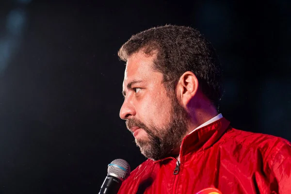 Juiz manda Bolsonaro pagar honorários de advogado de Boulos