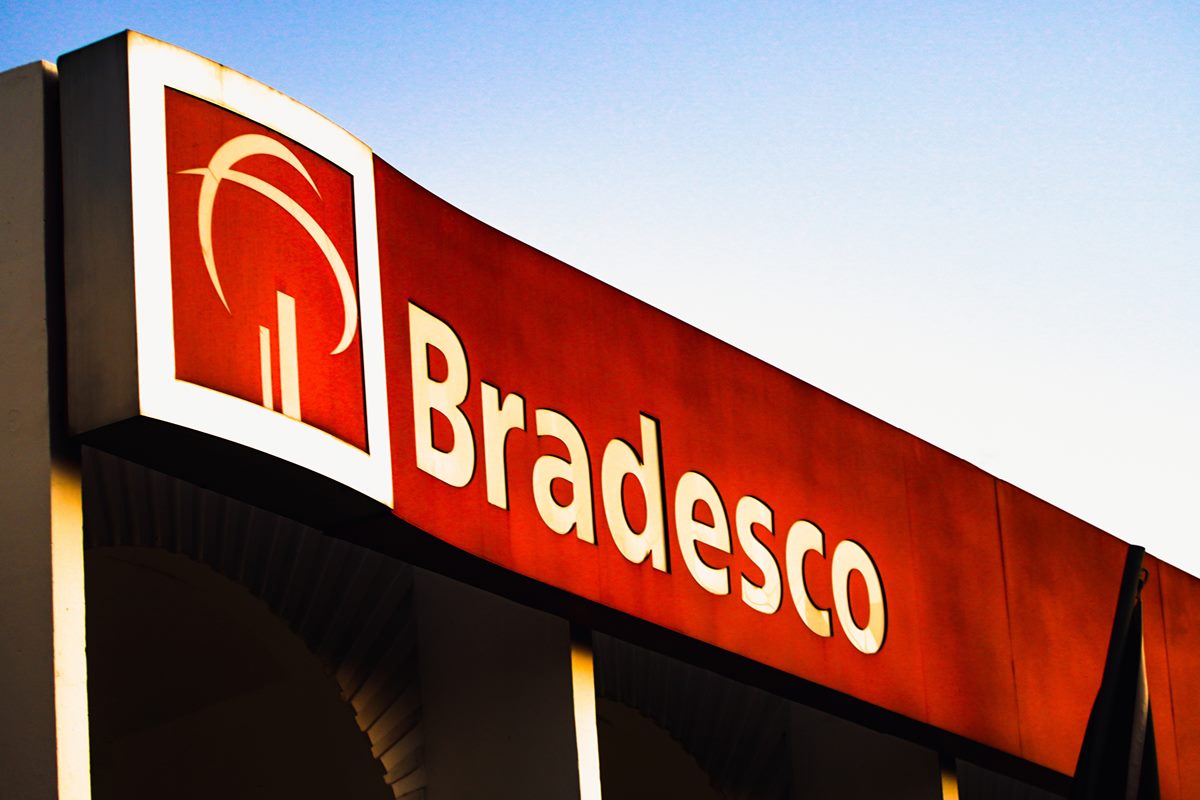 Apesar de alta no lucro, Bradesco vê ações caírem forte. Entenda