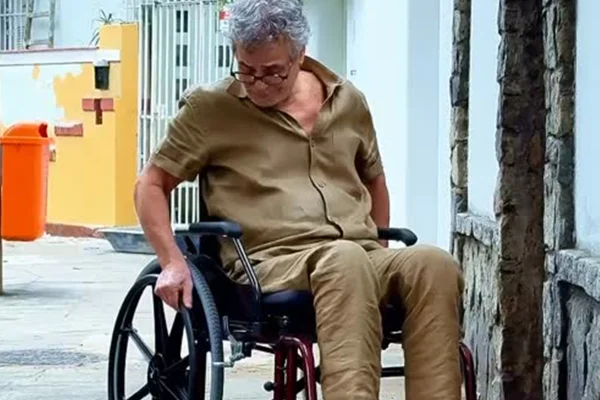 Carlinhos de Jesus revela uso de morfina para dor após diagnóstico