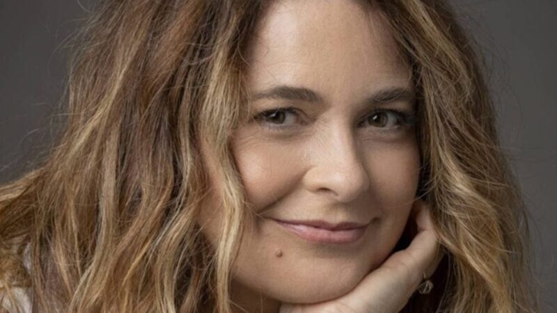 Claudia Abreu revela perrengues para conciliar papéis na TV e teatro