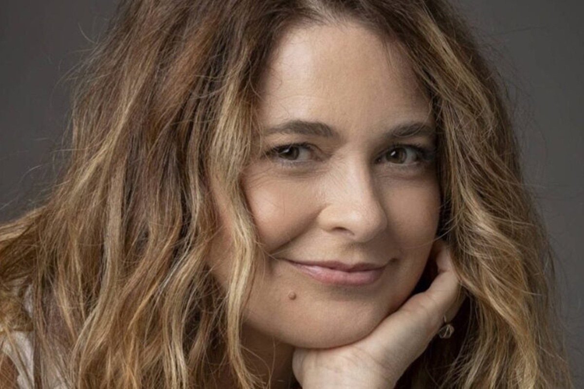 Claudia Abreu revela perrengues para conciliar papéis na TV e teatro