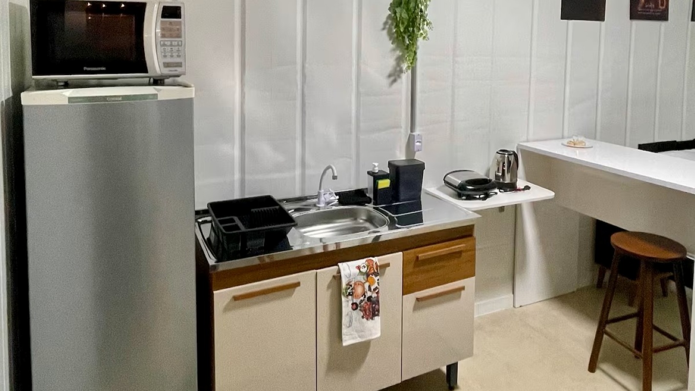 Time utiliza estádio como hospedagem para torcedores; veja