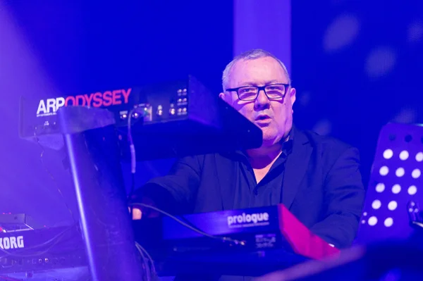 Morre Dave Ball, referência da música eletrônica, aos 66 anos