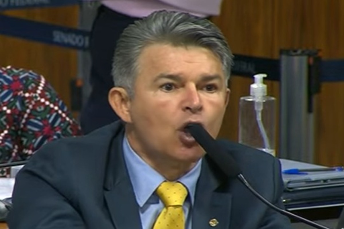 deputado e advogada de depoente protagonizam briga