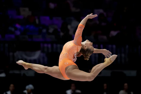 Flávia Saraiva encara final da trave no Mundial neste sábado (25/10)