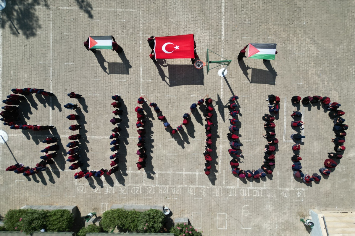 Flotilha é atacada por drones e cercada por navios de guerra