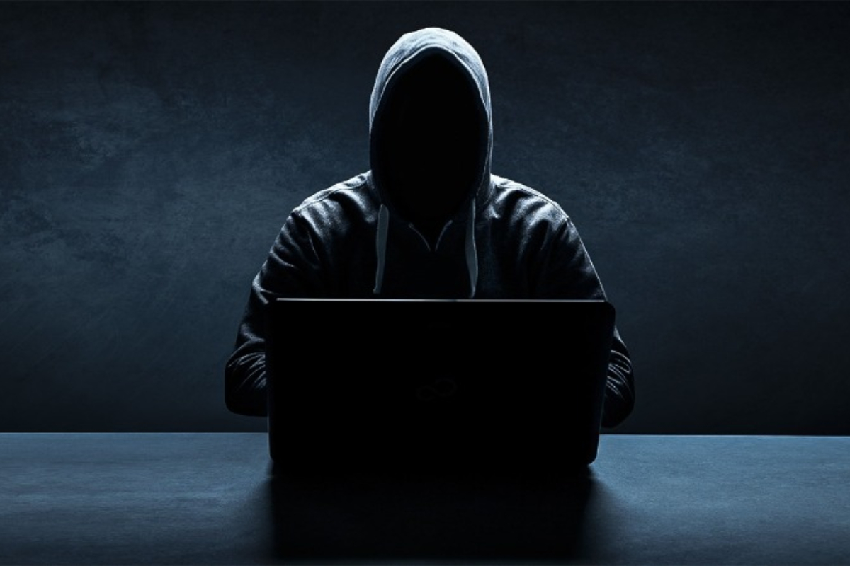 Homem é condenado por ameaçar adolescente com nudes por cinco anos