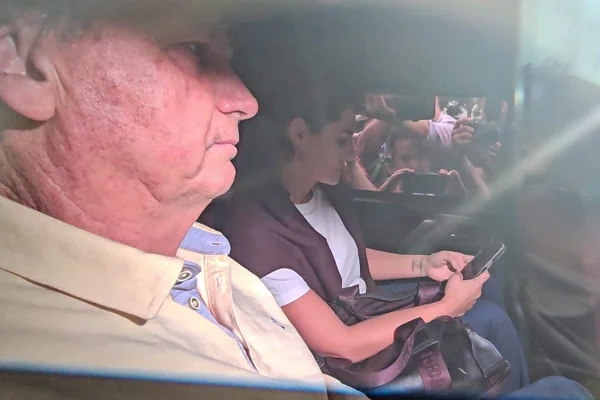 Crises de soluço: Osmar Terra sugere a Bolsonaro buscar neurologista