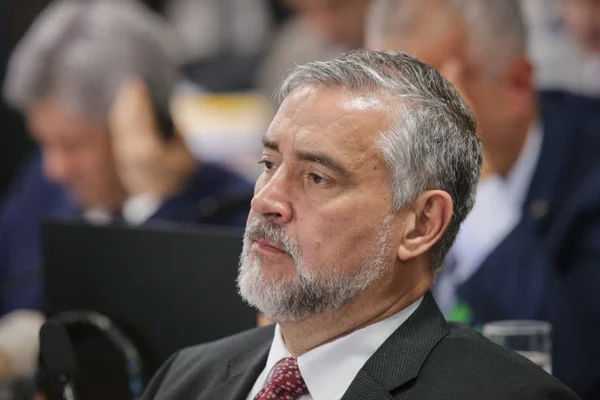 CPMI: Pimenta e Damares batem boca após fala sobre Michelle Bolsonaro