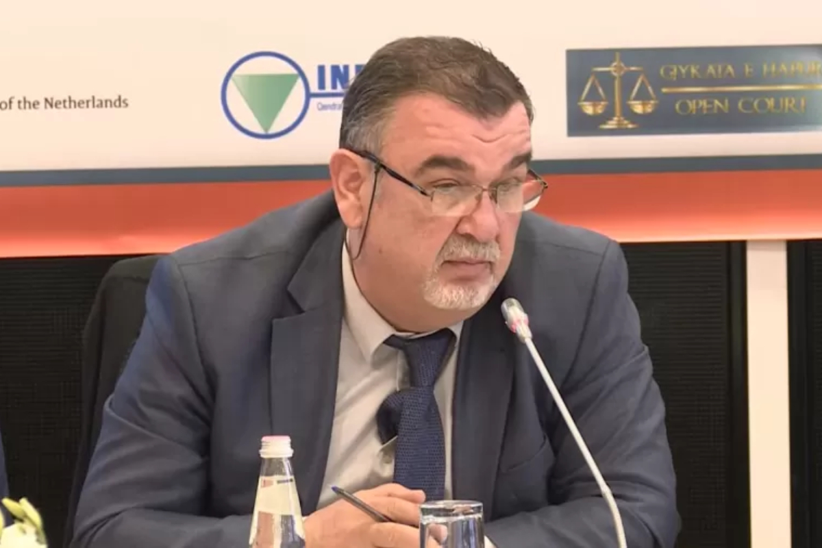 Réu mata juiz dentro de tribunal na Albânia