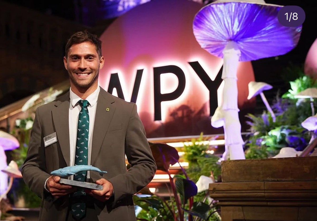 Brasileiro vence prêmio mundial com foto de “tamanduá órfão”; confira