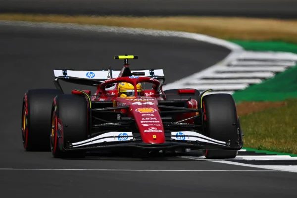 “Ferrari precisa de um ditador”, diz Ecclestone em crítica a Hamilton