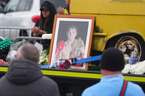 Lenda do boxe é velado no estádio do Manchester City. Veja fotos