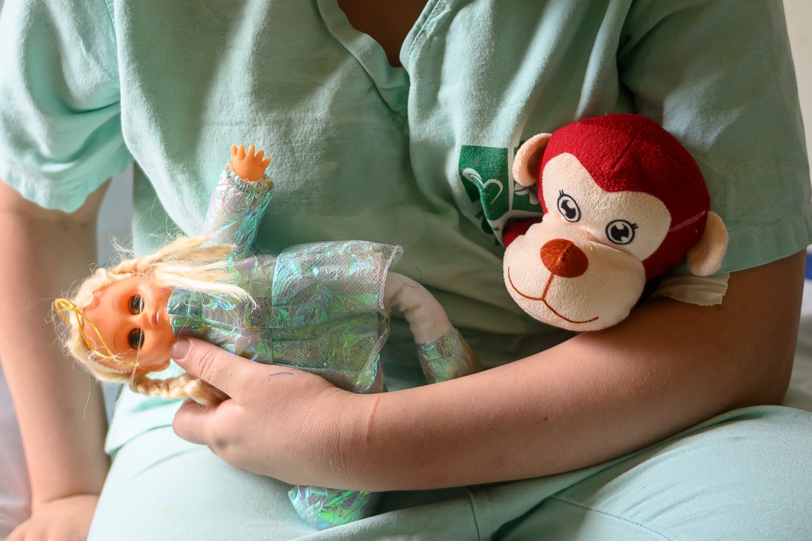 Menina autista que mora em hospital será reinserida em convívio social