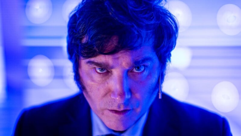 Inflação na Argentina acelera para 2,1% e fica em 31,8% em 12 meses