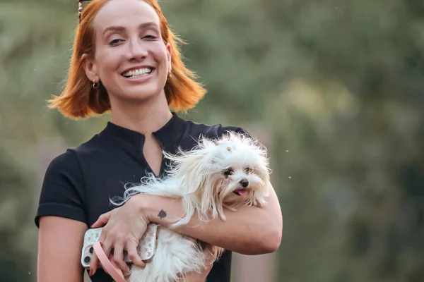 Influencer é proibida de dançar em bar e viraliza: “Eu iria embora”