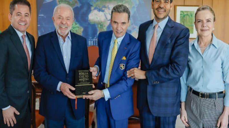 Lula se reúne com evangélicos e Messias, favorito ao STF