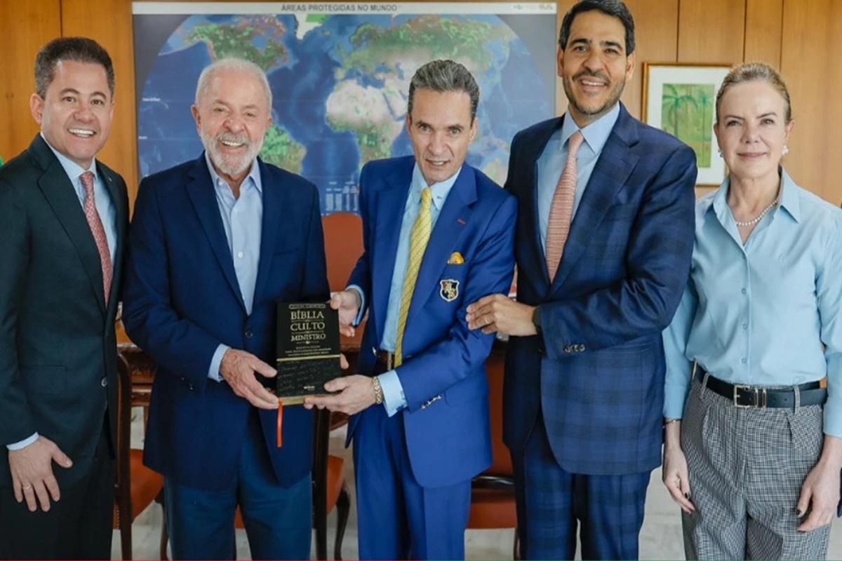 Lula se reúne com evangélicos e Messias, favorito ao STF