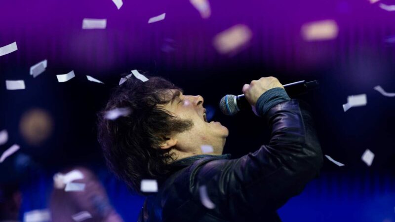 Em dia de euforia no mercado, vitória de Milei faz peso disparar 10%